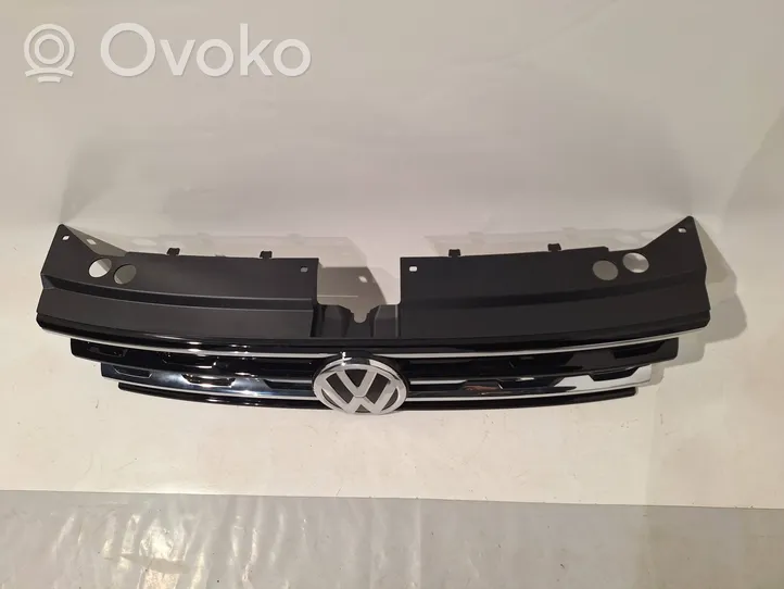 Volkswagen Tiguan Etupuskurin ylempi jäähdytinsäleikkö 5NA853653