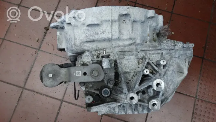 Mercedes-Benz A W176 Mechaninė 6 pavarų dėžė A1762610101