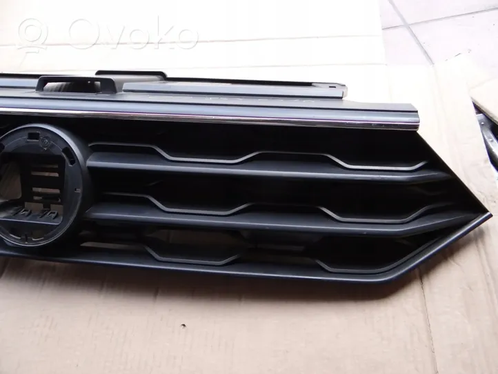 Volkswagen T-Roc Maskownica / Grill / Atrapa górna chłodnicy 2GA853651R