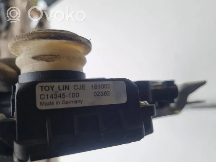 Toyota Auris E180 Priekšpusē loga pacēlāja motoriņš 85710-02420-B