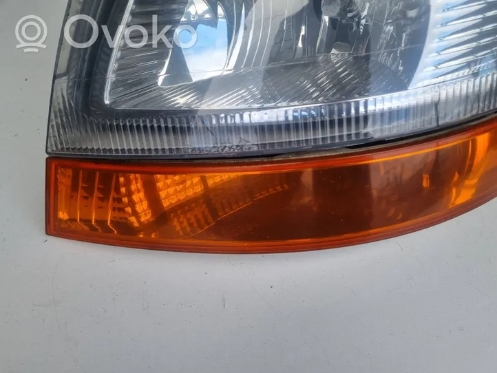 Renault Master II Lampa przednia 8200163516