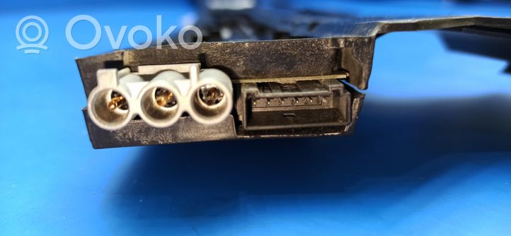 Mercedes-Benz S W220 Antenne GPS A2208208589