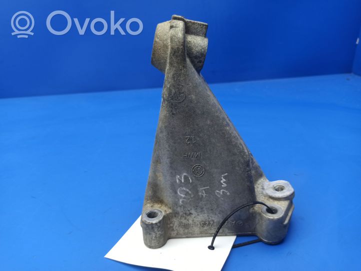 Mercedes-Benz C W203 Engine mounting bracket A2712230904