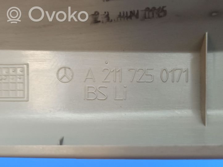 Mercedes-Benz E W211 Rivestimento modanatura del vetro della portiera anteriore A2117250171