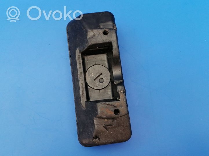 Mercedes-Benz E C207 W207 Base della presa Jacking A0009986750