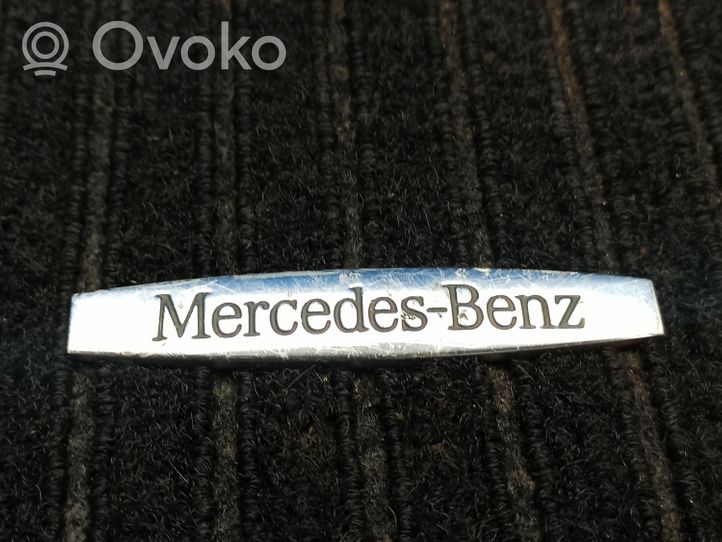 Mercedes-Benz E C207 W207 Juego de alfombras de coche A2076801748