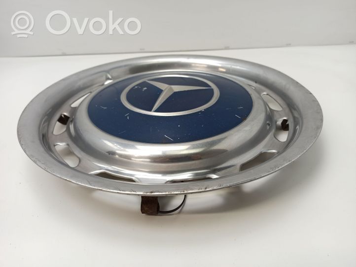 Mercedes-Benz COMPAKT W115 R14 wheel hub/cap/trim W114