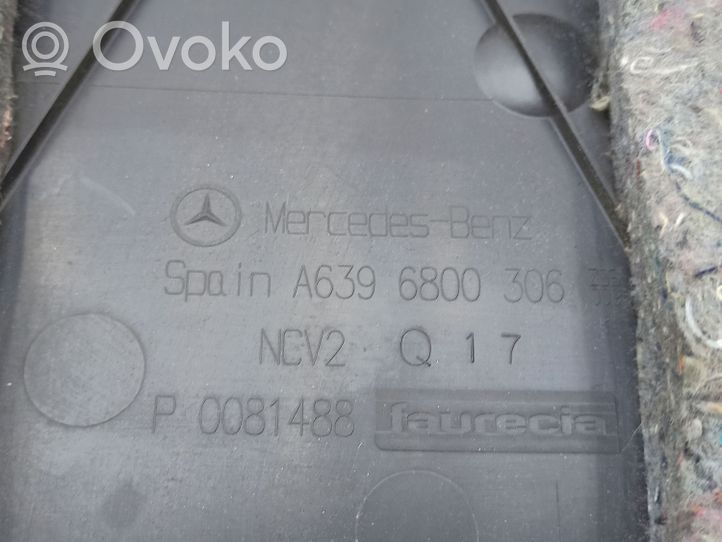 Mercedes-Benz Vito Viano W639 Panelės apdailos skydas (apatinis) A6396800306