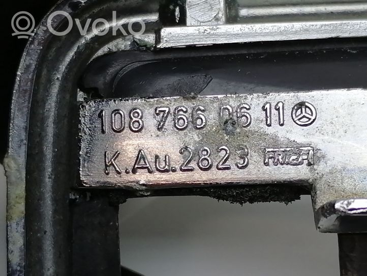 Mercedes-Benz COMPAKT W115 Osłona klamki drzwi przednich 1087660611