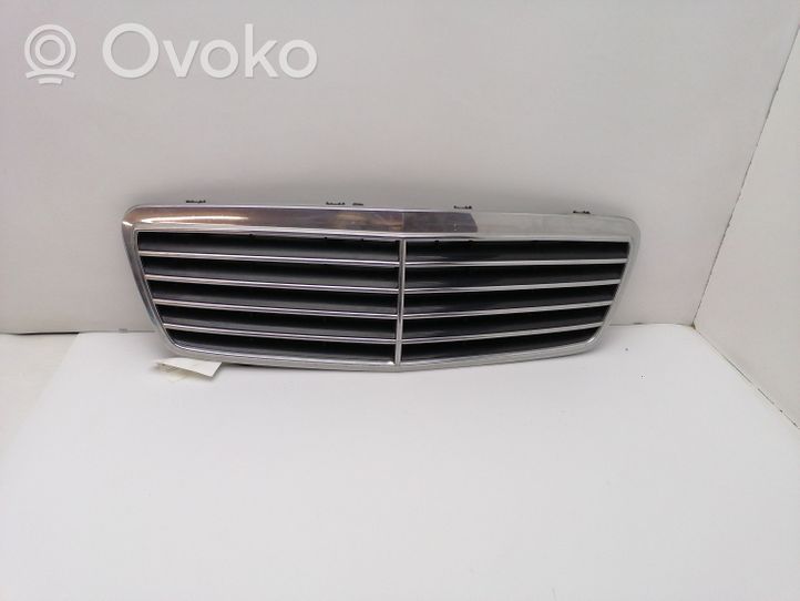 Mercedes-Benz CLK A208 C208 Grille de calandre avant 2088800085