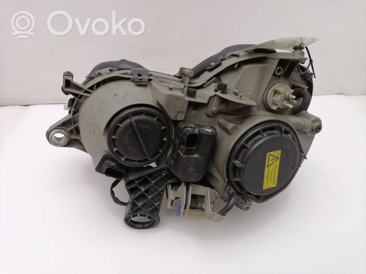 Mercedes-Benz CLK A208 C208 Lampa przednia 00745701