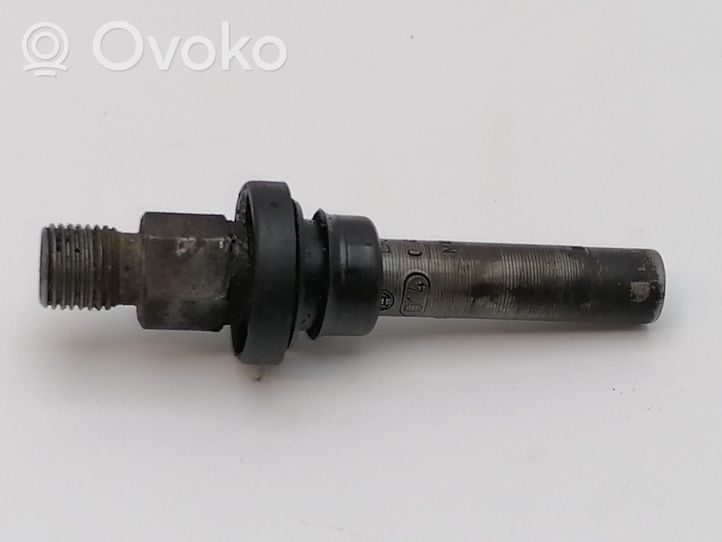 Mercedes-Benz 380 560SEC C126 Fuel injector 0437502035