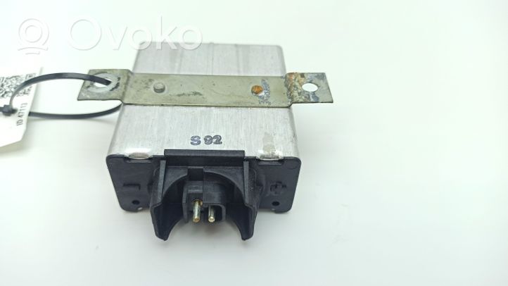 Mercedes-Benz 380 560SEC C126 Seat belt warning relay 0008210262