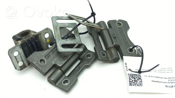 Mercedes-Benz 380 560SEC C126 Kit de charnières porte avant 1237200037