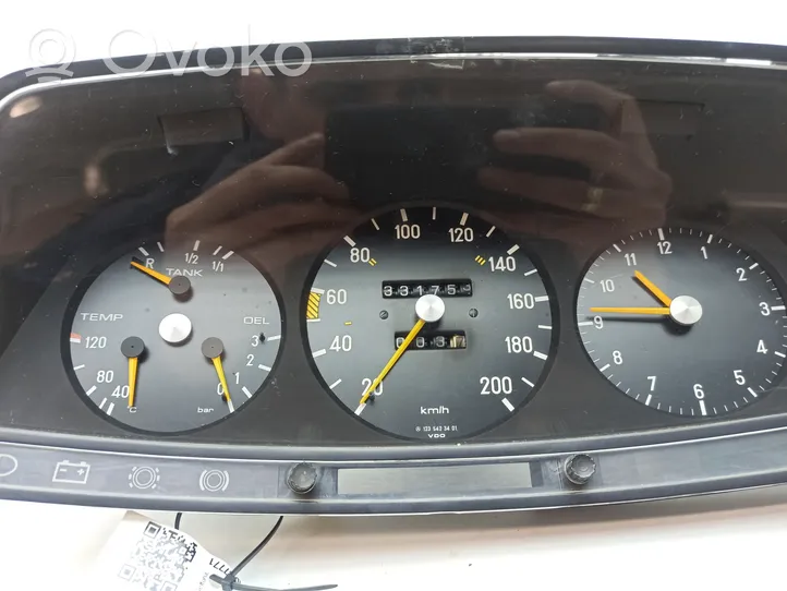Mercedes-Benz E W123 Compteur de vitesse tableau de bord 1235423401