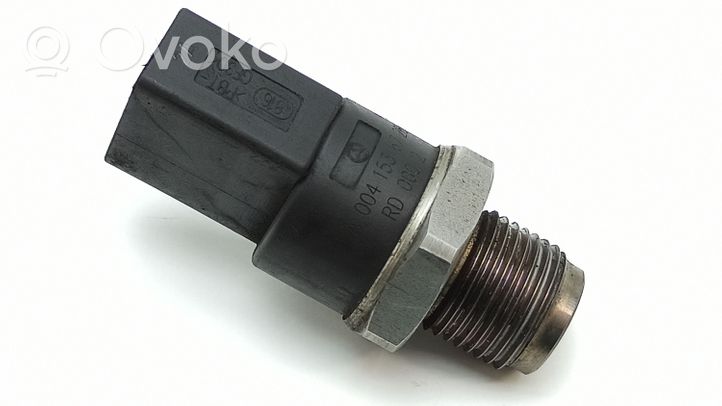 Mercedes-Benz E W211 Sensor de presión de combustible 0281002504