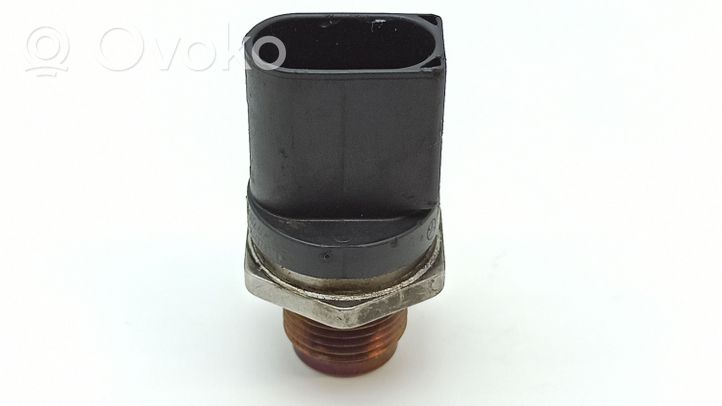 Mercedes-Benz E W211 Sensore di pressione del carburante A0061533328