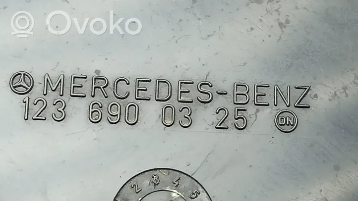 Mercedes-Benz E W123 Osłona środkowa słupka / C 1236900325
