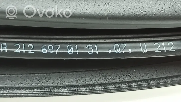 Mercedes-Benz E W212 Joint d'étanchéité en caoutchouc pour porte arrière A2126970151
