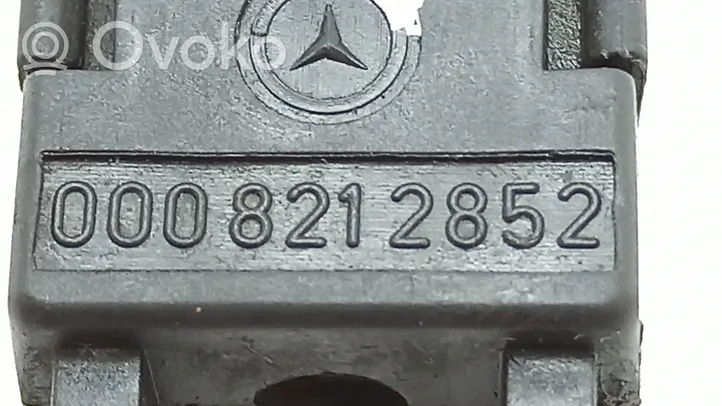 Mercedes-Benz COMPAKT W115 Priekšpusē durvju atvēršanas / aizvēršanas sensors (pīkstulis) 0008212852