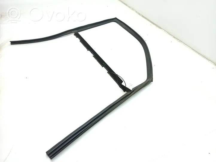 Lexus LS 430 Rubber seal front door window/glass 0010GJ3180557