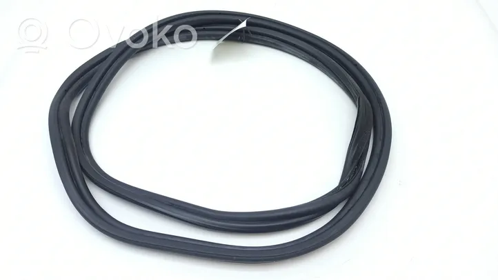 BMW Z4 E85 E86 Trunk rubber seal (body) 