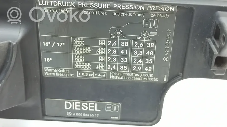 Mercedes-Benz E W212 Bouchon, volet de trappe de réservoir à carburant A0005846517