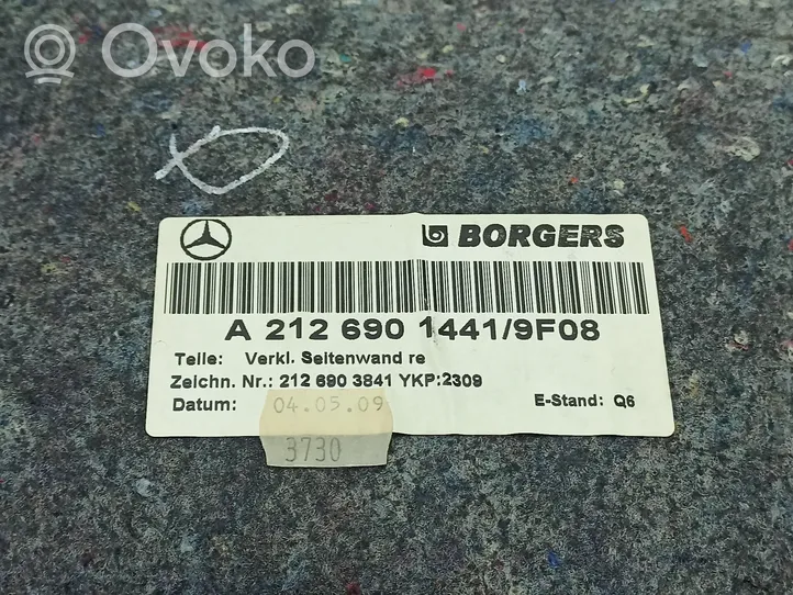 Mercedes-Benz E W212 Boczek / Tapicerka / bagażnika A2126901441