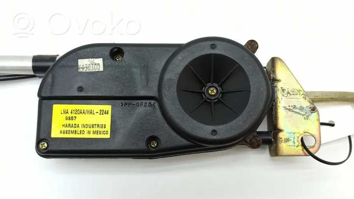 Jaguar XJ X308 Radion antenni LNA4120AA