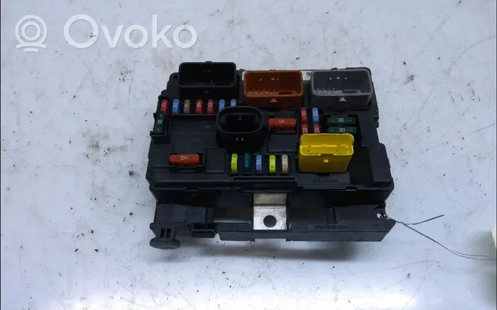 Peugeot 207 Module de fusibles 657079