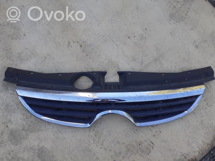 Hyundai ix 55 Front bumper upper radiator grill 863663J000