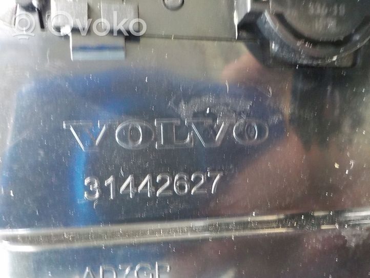 Volvo XC40 Centrinės oro grotelės 31442627