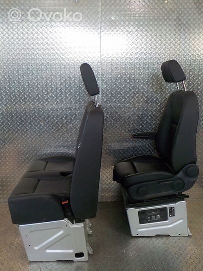 Mercedes-Benz Sprinter W907 W910 Seat set 