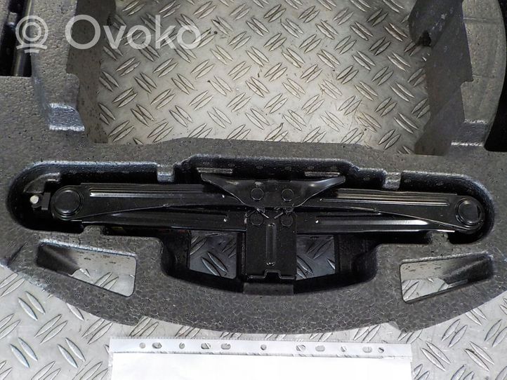 Volvo XC40 Zestaw narzędzi 31682085