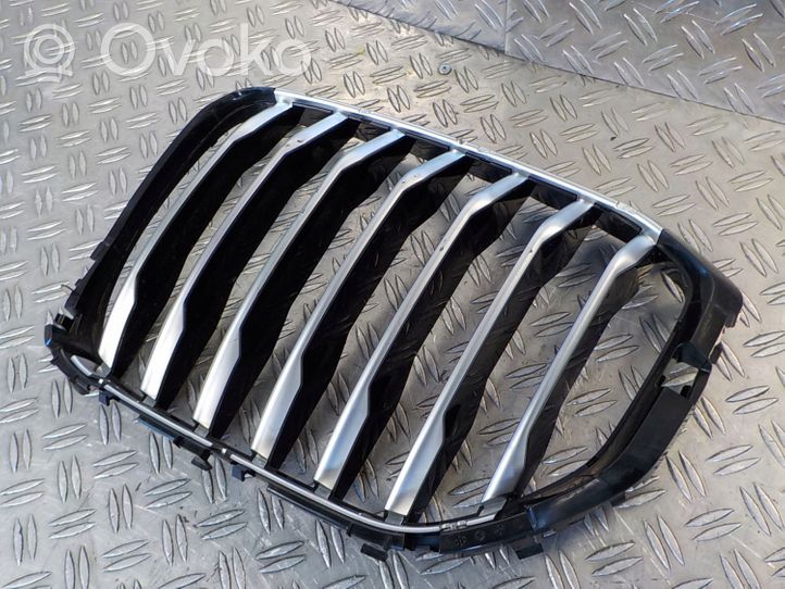 BMW X5 G05 Grille calandre supérieure de pare-chocs avant 7454888