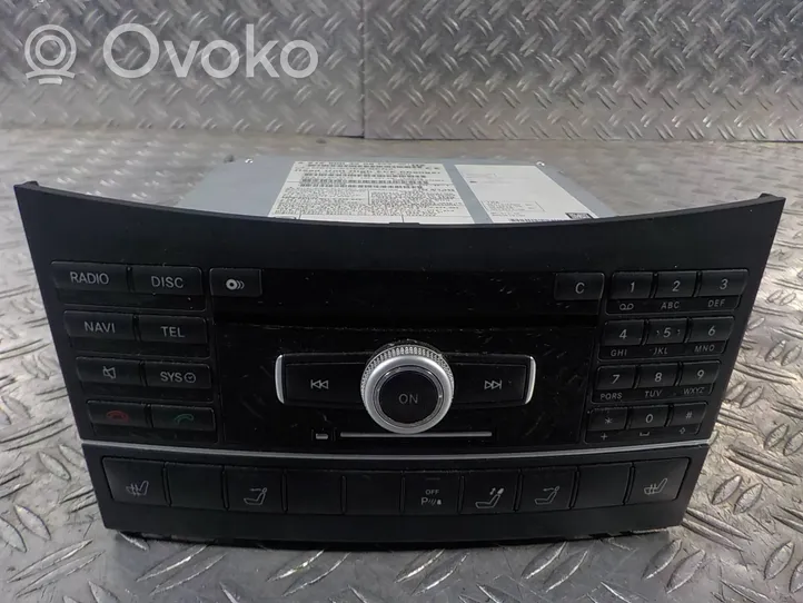 Mercedes-Benz E C207 W207 Panel / Radioodtwarzacz CD/DVD/GPS A2129004208