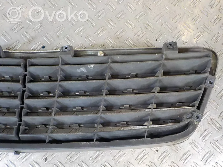 Mercedes-Benz C W203 Griglia anteriore A2038800183