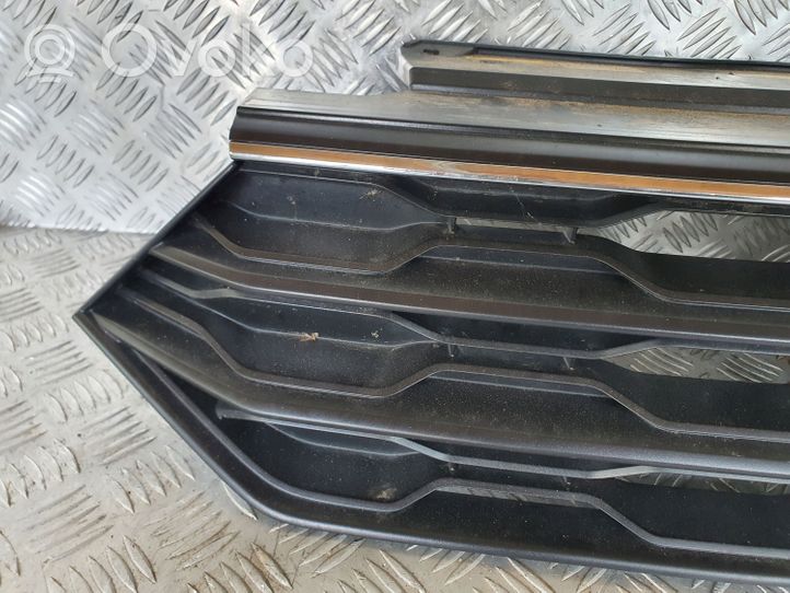 Volkswagen T-Roc Maskownica / Grill / Atrapa górna chłodnicy 2GA853651E