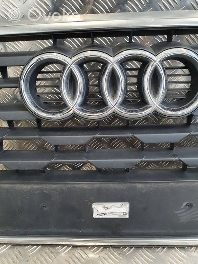 Audi Q2 - Maskownica / Grill / Atrapa górna chłodnicy 81A853651