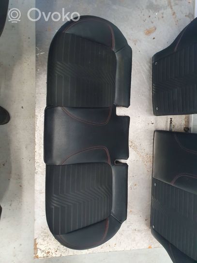 Ford Puma Sitze komplett 