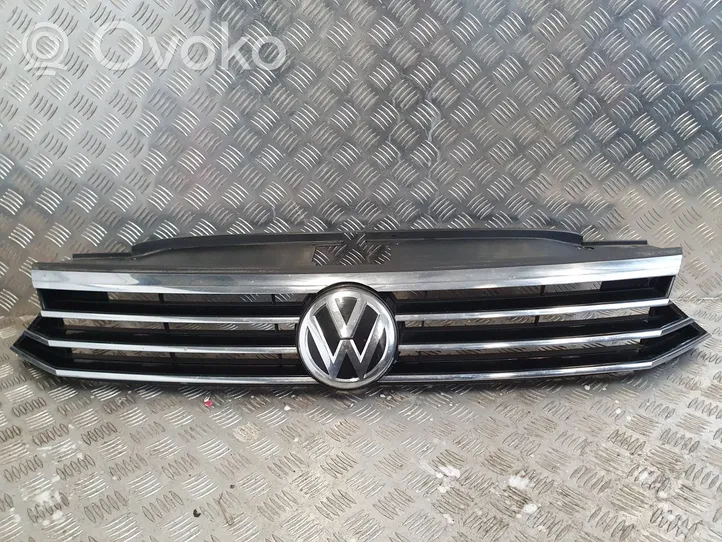 Volkswagen PASSAT B8 Grotelės viršutinės 3G0853651A