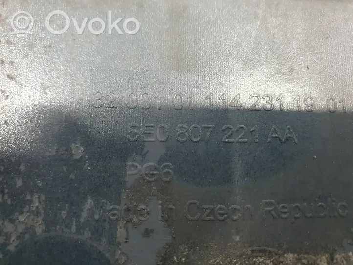 Skoda Octavia Mk3 (5E) Zderzak przedni 5E0807221AA