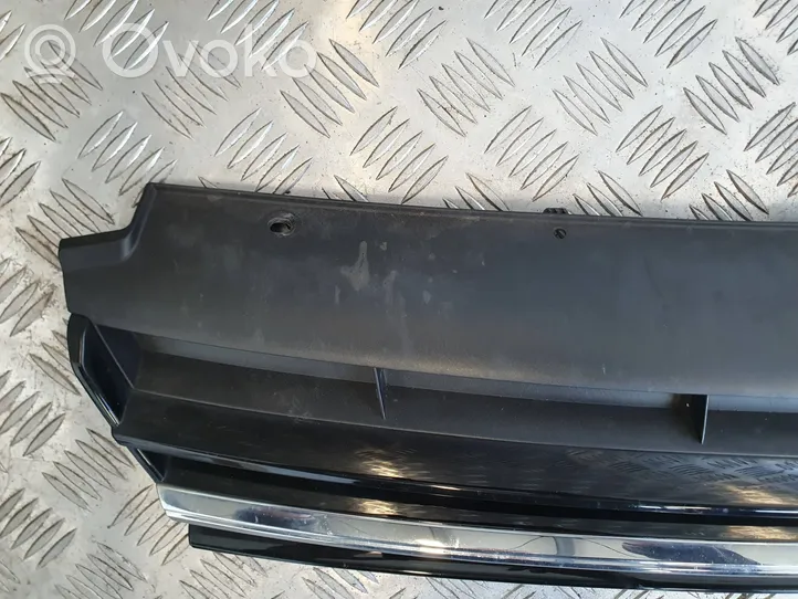 Volkswagen Golf VII Front bumper upper radiator grill 5G0853651CD