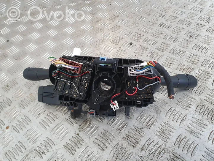 Renault Clio IV Leva/interruttore dell’indicatore di direzione e tergicristallo 255675914R