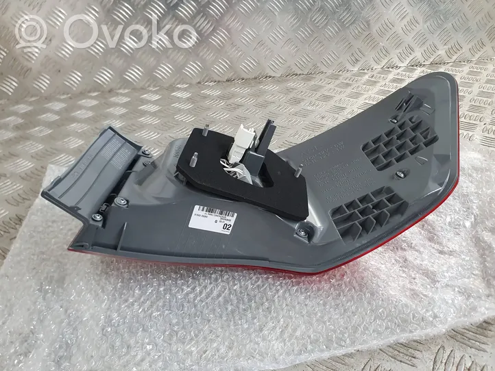 Toyota Avensis T270 Lampa tylna 81560-05280