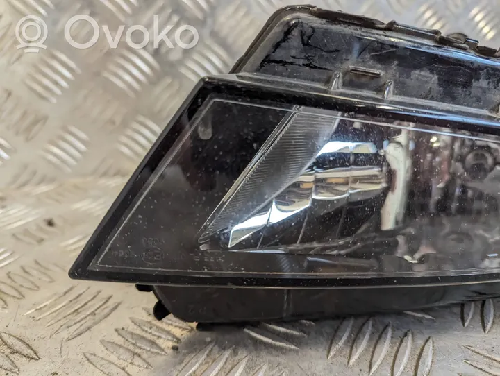 Seat Leon (5F) Światło przeciwmgłowe przednie 575941702A