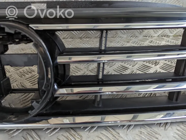 Volkswagen PASSAT B8 Grille calandre supérieure de pare-chocs avant 3C0853651