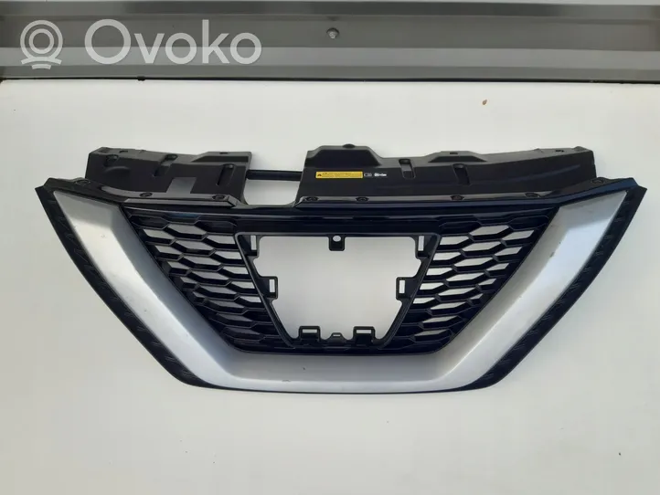 Nissan Qashqai Grille calandre supérieure de pare-chocs avant 