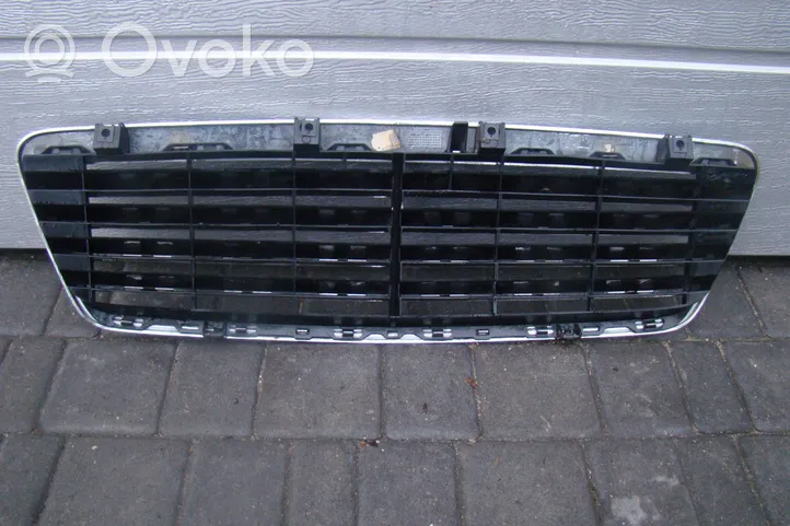 Mercedes-Benz CLK A208 C208 Grille de calandre avant A2088800085