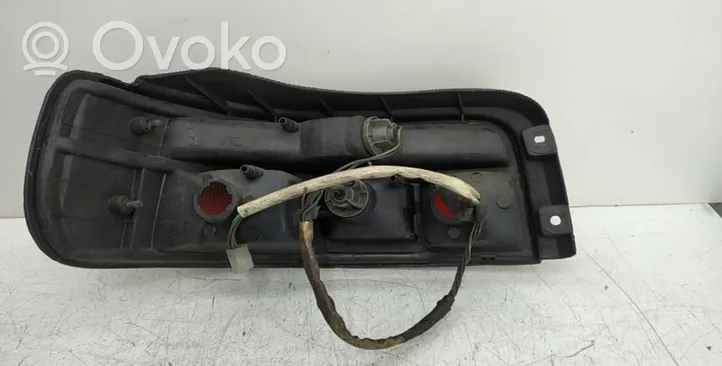 Toyota Corolla E90 Lampy tylnej klapy bagażnika 